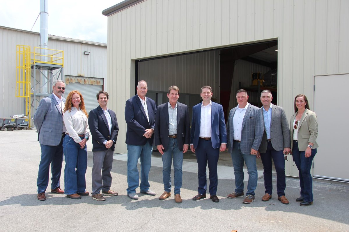 SenatorHagerty's tweet photo. Stop #2 on my sixth annual Economic Development Tour was the BWXT Ordnance Tennessee facility in Jonesborough.

BWXT plays a vital role in supporting America’s national security. 

Thank you, @BWXT, for having me and for your dedication to Tennessee innovation. https://t.co/h79jBmJ3KZ