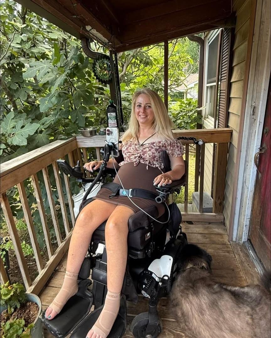 Queen_9_0's tweet photo. All I want is a simple "hi" ♥️ https://t.co/Lv4woqKhO1