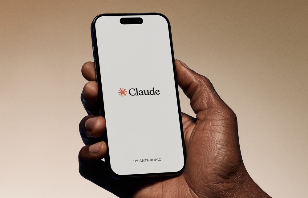 g1's tweet photo. Claude, rival do ChatGPT, vai revelar quem criou texto com IA; veja como vai funcionar https://t.co/wYpxI2I0Bw https://t.co/F78wc9tMqA