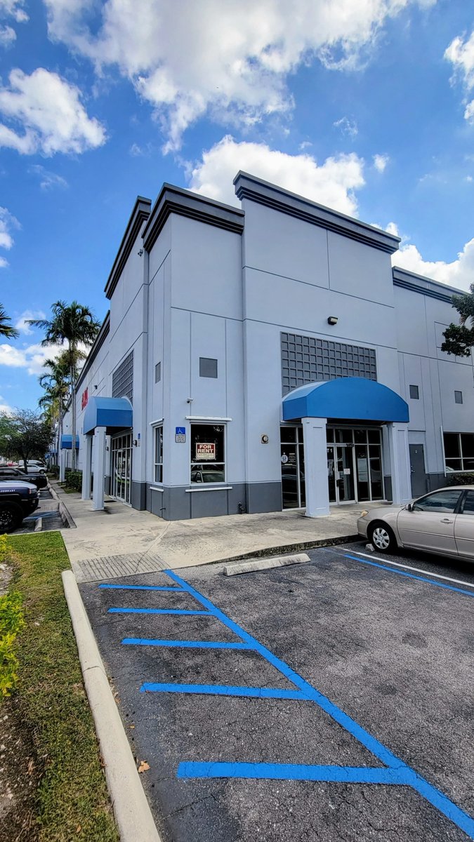 Usacargo's tweet photo. Industrial Warehouse Space Available for Lease in Doral, FL! > Prime location near Miami International Airport with flexible layout options. Ideal for logistics, distribution, or light manufacturing.
​#DoralRealEstate #WarehouseForLease #CRE #MiamiCommercial #IndustrialSpace https://t.co/l55wq8QZy4