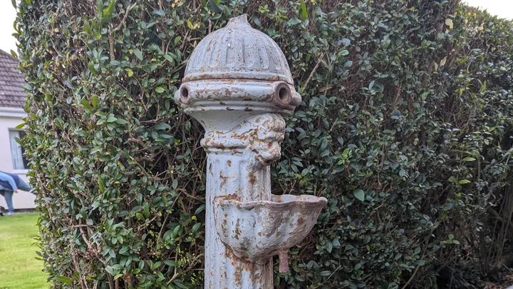 VisitKilcreggan's tweet photo. The old Victorian drinking fountain on Kilcreggan, Shore Road (West of Tut-tut) was removed in 2005. Since then it has been in safe custody awaiting a new home.

Please visit the link to find out more about supporting this initiative
https://t.co/0LHTCLmr63 https://t.co/Ef2lJP9TW1