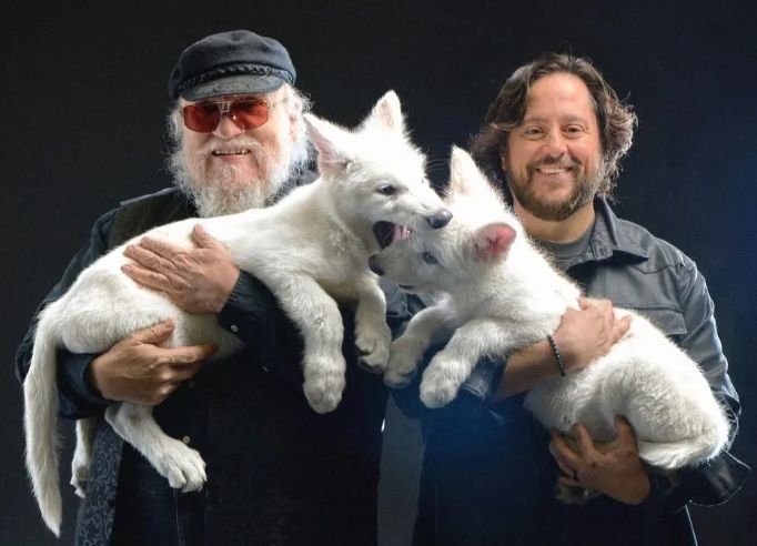 B73300Blue's tweet photo. the first female dire wolf Core being named "khaleesi" after more than 10,000 years of being extinct

A new species of lizard discovered in the mountainous forests of Thailand has been named Acanthosaura syrax, after Rhaenyra Targaryen's dragon https://t.co/8vxWSOlsdh