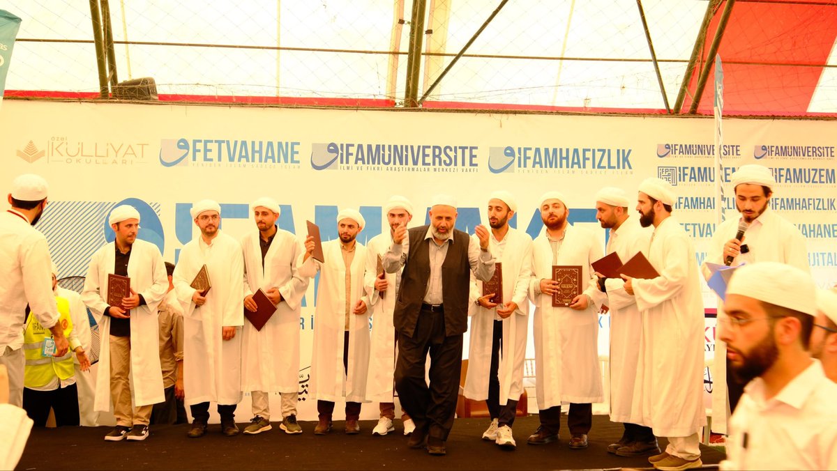 abdkadioglu's tweet photo. 50 küsür yıl önce Kamil Şenocak hocamızın “tohum saç bitmezse toprak utansın” diyerek saçtığı tohumlar ağaç olup meyveye durdu. Şimdi hayrul halefi İhsan hocamızla, İFAM’la kökleşip istikbale doğru yürüyor. Allah Teala zeval vermesin. Kıyamet sabahına kadar meyvesi kesilmesin. https://t.co/2PWwUqDMKe