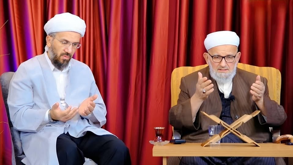 abdkadioglu's tweet photo. 50 küsür yıl önce Kamil Şenocak hocamızın “tohum saç bitmezse toprak utansın” diyerek saçtığı tohumlar ağaç olup meyveye durdu. Şimdi hayrul halefi İhsan hocamızla, İFAM’la kökleşip istikbale doğru yürüyor. Allah Teala zeval vermesin. Kıyamet sabahına kadar meyvesi kesilmesin. https://t.co/2PWwUqDMKe