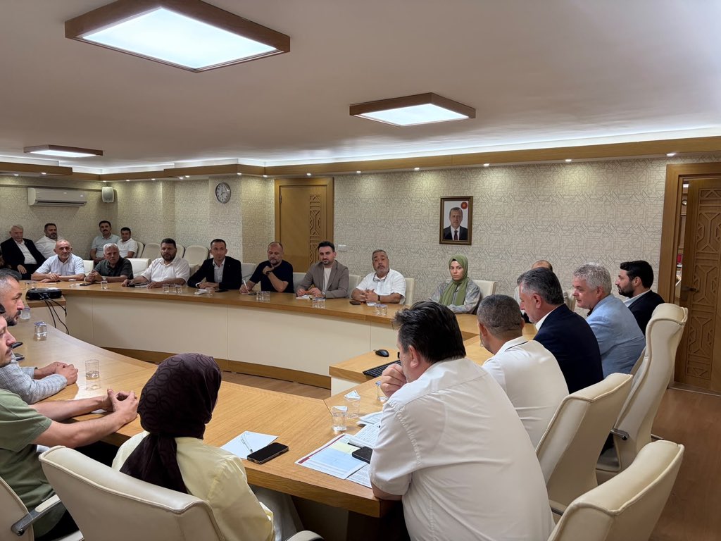 Akpartiyildirim's tweet photo. İlçe başkanımız İrfan Akkaya başkanlığında, İl Koordinatörlerimiz Harun Çelik,Şaban Sönmez ve ilçe yöneticilerimizin katılımlarıyla haftalık olağan yönetim kurulu toplantımızı gerçekleştirdik.

🗣️Gündemimizi değerlendirdik,planladık ve hedeflerimize odaklandık.
🤝🏼Ortak vizyonla ilerliyor, kararlılıkla uyguluyoruz.
⚡️Yıldırım için her alanda daha etkin ve verimli çalışma kararı almaya devam ediyoruz.

Hayırlara vesile olsun.