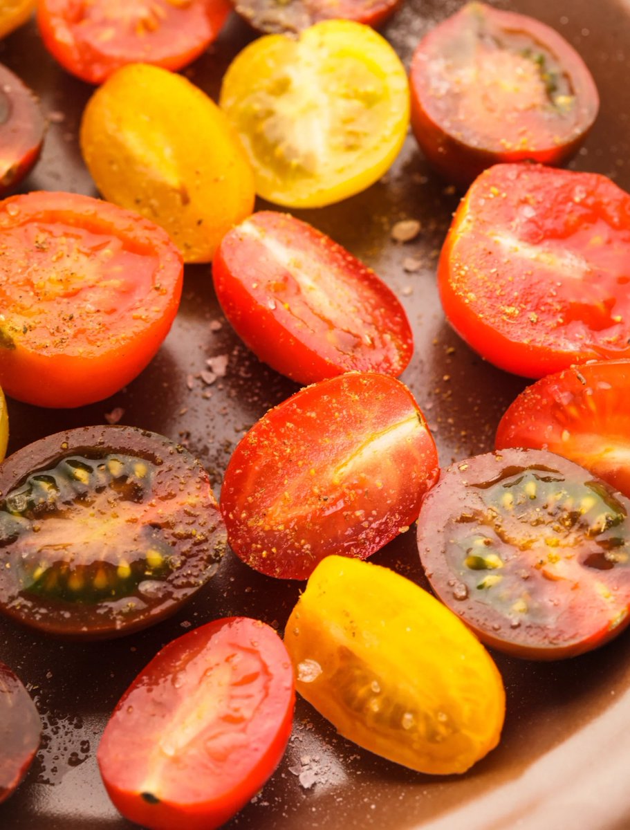 javedj079's tweet photo. Just tried the new organic rainbow cherry tomatoes—burst with sweet, sun-ripened flavor in every bite, no weird aftertastes! Perfect for salads or snacking straight. https://t.co/MVPANIDPPW