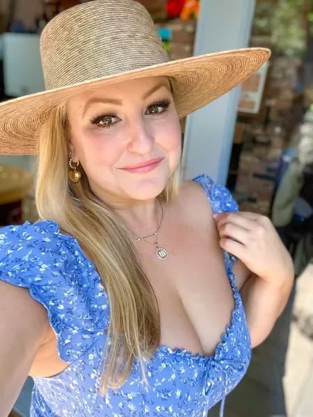 maddy49486's tweet photo. Hey lovers I'm from USA 🇱🇷 and how about yours? https://t.co/vwvyKUI2Xe