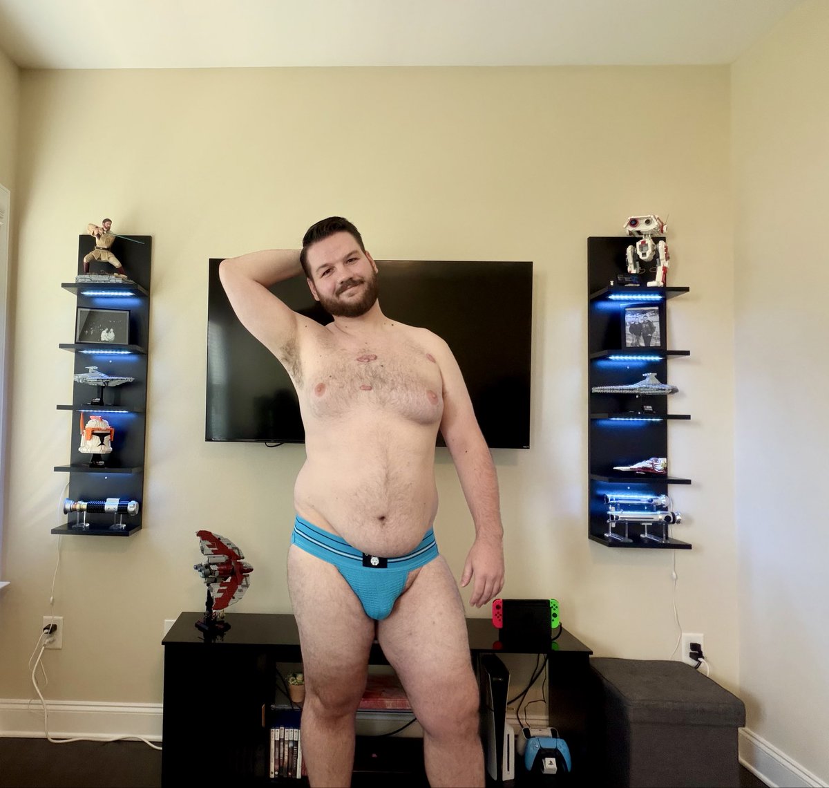 fuzzyfrisky's tweet photo. Having some fun. Come find me at the links in bio 😉

#gaybear #cub #bear https://t.co/Y5oBkF6dVU