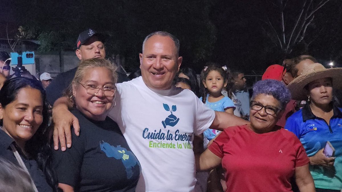 NoticiaDinteres's tweet photo. En Ciudad Bolívar impulsan la cultura preventiva y el ahorro energético en Marhuanta

(Prensa Alcaldía A/O).– En el marco del compromiso por construir un futuro energético sostenible para los bolivarenses y todos los venezolanos, la Alcaldía del municipio Angostura del Orinoco https://t.co/LHcGDdo0MN