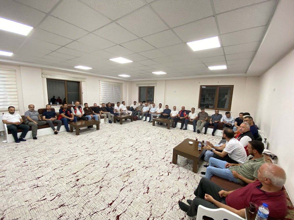 akparti_karatay's tweet photo. Haftalık Yönetim Kurulu Toplantımızı, İlçe Başkanımız Akif Demirci başkanlığında Hayıroğlu Mahallemizde gerçekleştirdik.

Toplantımıza İl Yönetim Kurulu Üyemiz İsmail Çetin, Meclis Üyemiz Ömer Koçak, İlçe Tarım Müdürümüz Seyit Ali Damkacı ve kıymetli yönetim kurulu üyelerimiz katılım sağladı.

Mahallemizin ihtiyaçlarını, çalışmalarımızı ve önümüzdeki döneme ilişkin hedeflerimizi istişare ederek değerlendirdik.

Birlik ve beraberlik içerisinde, Karatay’ımız için çalışmaya devam ediyoruz. 

@avakifdemirci