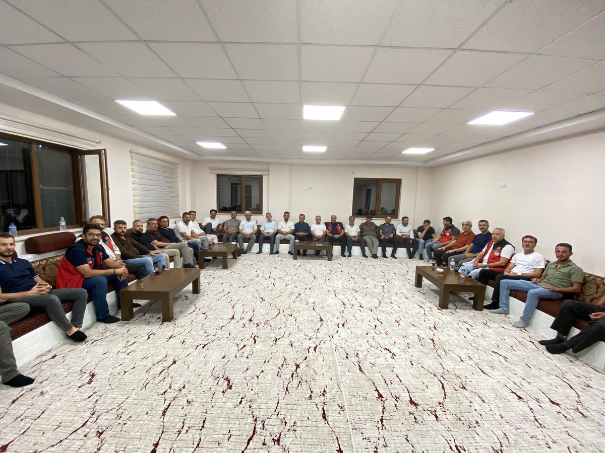 akparti_karatay's tweet photo. Haftalık Yönetim Kurulu Toplantımızı, İlçe Başkanımız Akif Demirci başkanlığında Hayıroğlu Mahallemizde gerçekleştirdik.

Toplantımıza İl Yönetim Kurulu Üyemiz İsmail Çetin, Meclis Üyemiz Ömer Koçak, İlçe Tarım Müdürümüz Seyit Ali Damkacı ve kıymetli yönetim kurulu üyelerimiz katılım sağladı.

Mahallemizin ihtiyaçlarını, çalışmalarımızı ve önümüzdeki döneme ilişkin hedeflerimizi istişare ederek değerlendirdik.

Birlik ve beraberlik içerisinde, Karatay’ımız için çalışmaya devam ediyoruz. 

@avakifdemirci