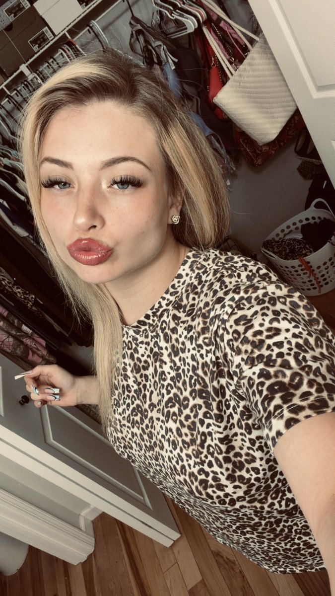 nasttyariel's tweet photo. Short. Blonde. 23. Just enough trouble to keep you thinking about me.
Come see what you’re missing… I promise the preview doesn’t do me justice. 🤍✨
#buyingcontent #findom #sellingcontent 

dms open. ask for menu.

https://t.co/JCcSBmUygD https://t.co/op2fyGf0r4