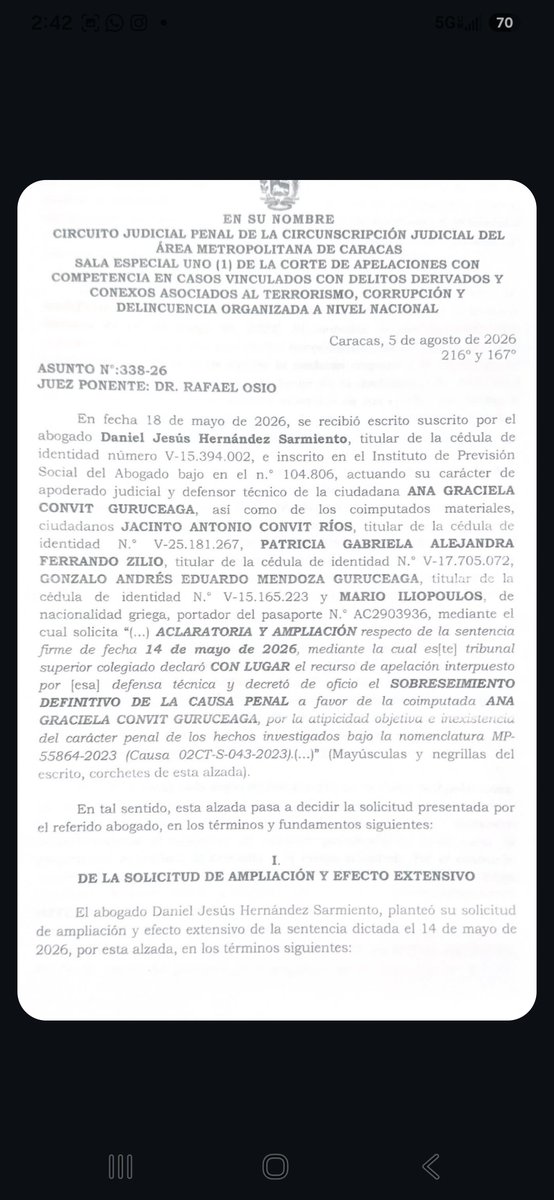 MundarayZair's tweet photo. #ALERTA El sistema judicial al servicio del blanqueo y la impunidad en Venezuela 🚨
Una maniobra judicial ejecutada bajo absoluto secreto en Caracas. 
La Corte de Apelaciones en materia de Terrorismo dictó un sobreseimiento definitivo que extingue la acción penal e impide procesar a Jacinto Antonio Convit Ríos y al magnate naviero griego Marios Iliopoulos.Para beneficiarlos, aplicaron de forma fraudulenta un supuesto efecto extensivo, aprovechando el sobreseimiento otorgado a otra imputada. La opacidad del procedimiento es alarmante.

Aprovecharon la confusión: Fuentes judiciales confirman que la decisión se anexó al expediente al día siguiente del terremoto, buscando pasar desapercibida.

Complicidad institucional: Esta maniobra habría contado con el aval directo del Presidente del Circuito Judicial de Caracas y, según datos del @MinpublicoVEN, con la anuencia  de @LarryDevoe.
¿A quiénes acaban de blindar judicialmente? Marios Iliopoulos: Magnate naviero griego y dueño de Seajets, conocido internacionalmente por haber orquestado el megafraude marítimo del buque Brillante Virtuoso en 2011 (sentenciado en Londres), y pieza clave en la logística naviera para evadir sanciones internacionales y traficar crudo venezolano.
Jacinto Antonio Convit Ríos: Hermano del "bolichico" Francisco Convit. Ha operado como el andamiaje corporativo y financiero del grupo a través de un entramado de empresas fachada en Panamá y Ecuador, facilitando el trasiego de capitales del negocio petrolero. 
En esta causa también sobreseyeron a Ana Convit Guruceaga, quien solicitó el sobreseimiento desde el exterior mediante apoderado (proceso negado a miles de venezolanos), la cual ha sido investigada por la justicia de España por lavado de activos.
