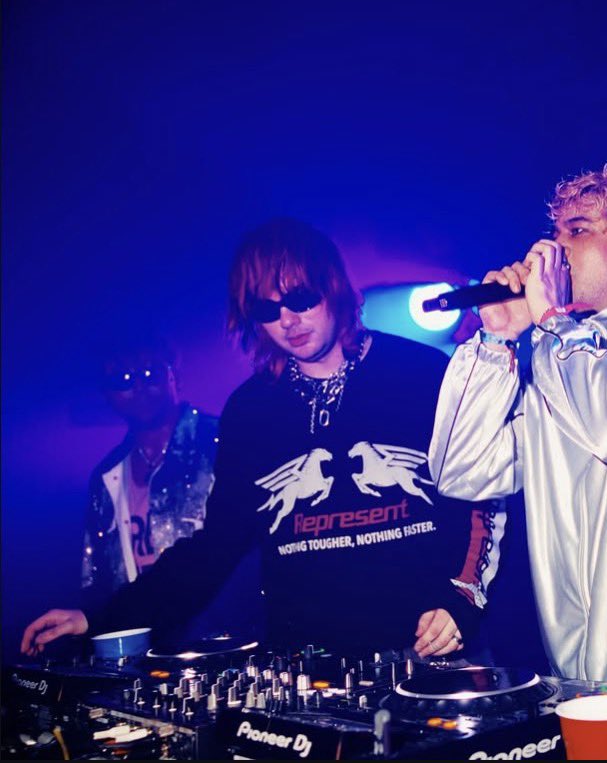 mgcpits's tweet photo. dj michael my bed is calling your name https://t.co/R97oyyClIL