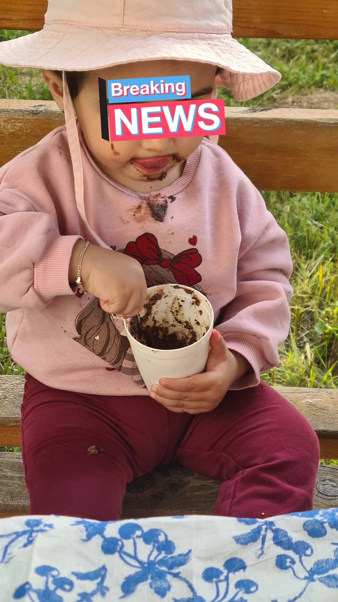 leydidirenya's tweet photo. O sırada yaptığım tatlıyı  yiyen arkadaşım https://t.co/c3XboCPR7S