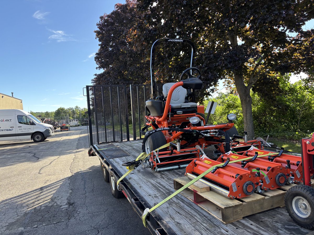 MTEequipment's tweet photo. Keeping It Reel at Sugarbush ⛳
Sugarbush GC is putting a Jacobsen GP400 Diesel with vertical reels to work on the course.
#SugarbushGolfCourse #JacobsenMower #GolfCourseMaintenance #MTEequipment #WarrenVT https://t.co/V3ulXnm0r6