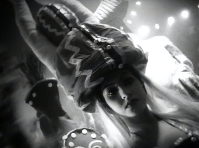 ritualesque's tweet photo. soy cuba (1964) dir. mikhail kalatozov https://t.co/YG5jho2TZH