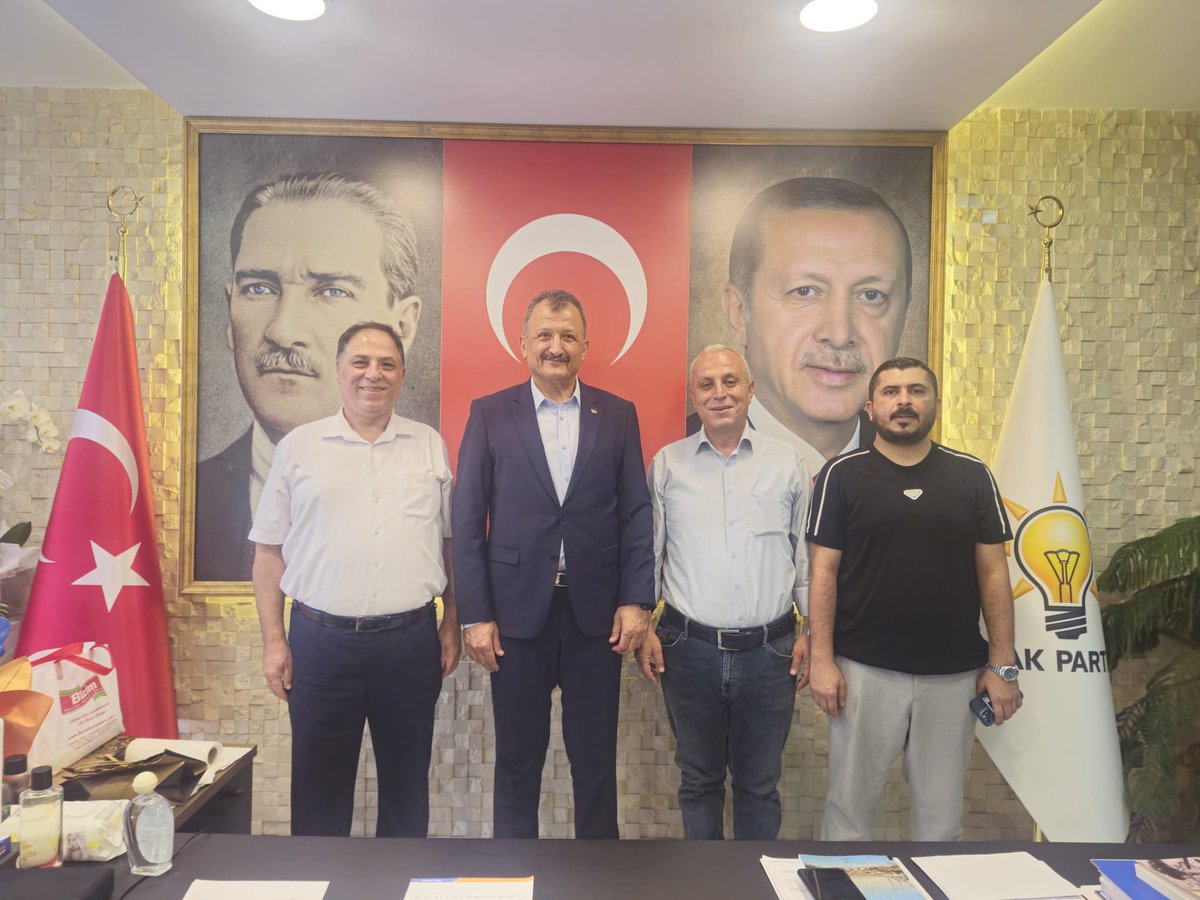 coskunali_01's tweet photo. Seyhan İlçe Sağlık Personel Müdürü Sayın İsmail Hakkı Kılınç, Sağlık-Sen Seyhan İlçe Sağlık Başkanı Sayın Ali Çopuroğlu ve Sayın Murat Karadağ’ı İlçe Başkanlığımızda misafir ettik.

Seyhan’ımıza ve hemşehrilerimize hizmet yolunda; sağlık çalışanlarımızın emeğini, fedakârlığını ve sahadaki gayretlerini her zaman çok kıymetli görüyoruz.

Nazik ziyaretleri ve samimi sohbetleri için kendilerine teşekkür ediyor, çalışmalarında başarılar diliyorum.

#GüçlüTeşkilatGüçlüSeyhan