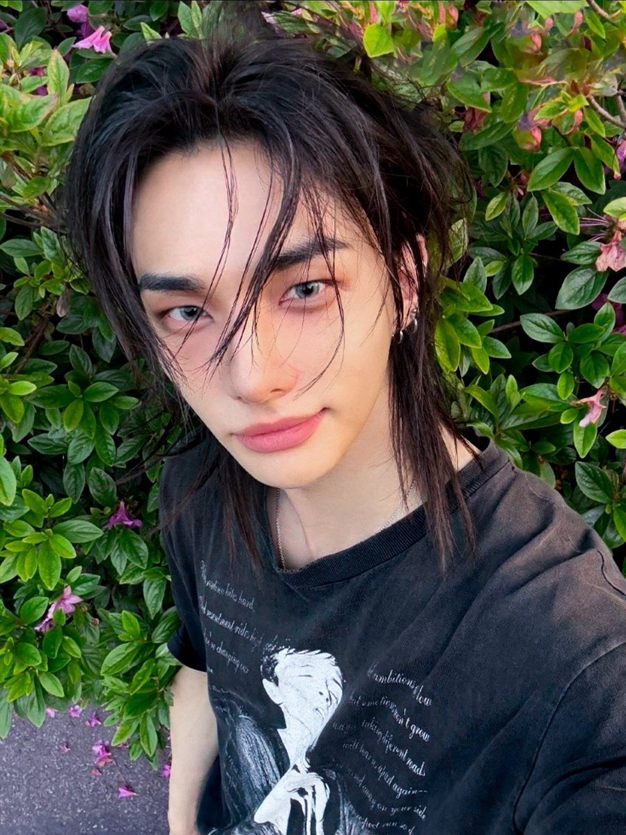 WeekendftWafa's tweet photo. Imagine being the Main Dancer, Main Visual and Lead Rapper of the Group. This is exactly how you'll look like https://t.co/FLIh7PkgSW