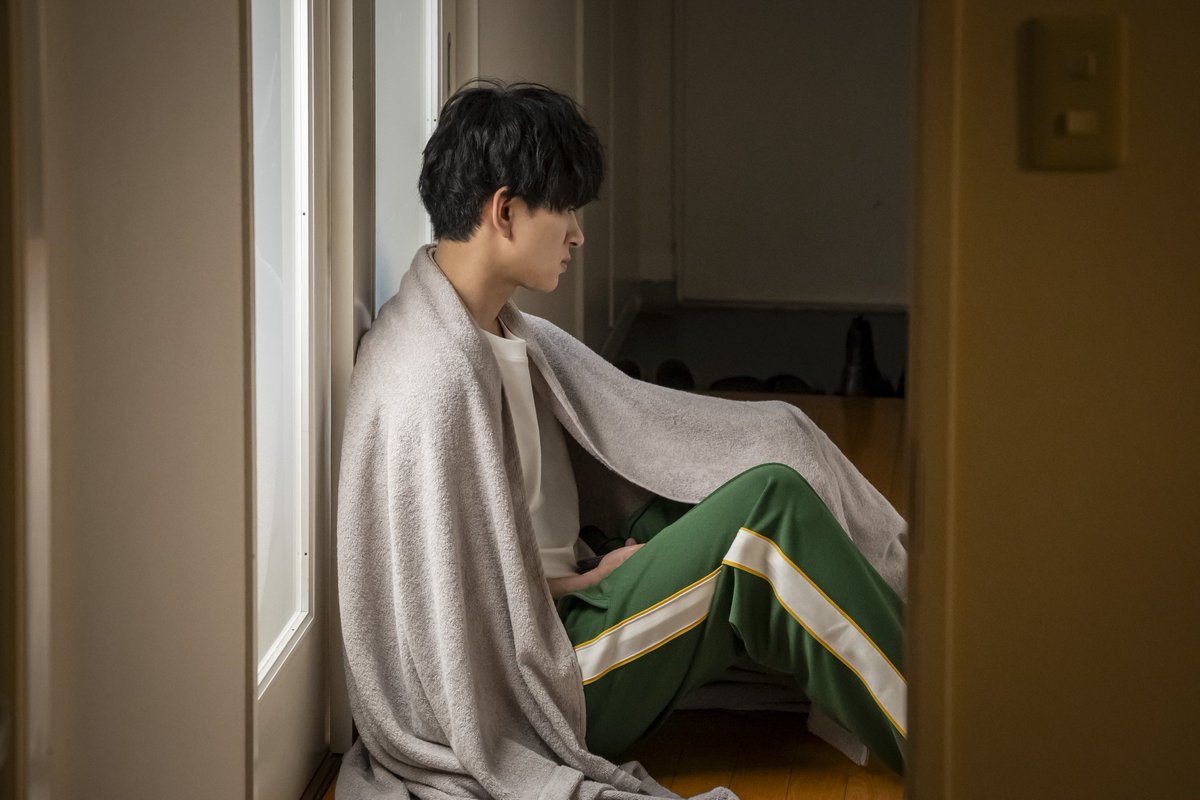 thetvjp's tweet photo. #横山裕“磯貝”が24時間体制で監視されるなか、
#関水渚“ヒナタ”は単独で潜入調査
＜#今夜もシリアルキラーと待ち合わせ＞

▼記事の続きはこちら
https://t.co/UEs742J1vf

@suidora11 https://t.co/hrEuc1miF9