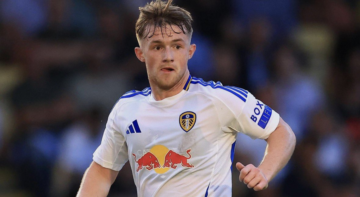 Leeds_Centre's tweet photo. 🚨 Joe Gelhardt looks to be heading back to Hull City on a permanent basis.

Talks are progressing well between the two clubs. Deal should get completed. @ZinnyBoswell ⚪️

#LUFC https://t.co/aHqCxv9OYd