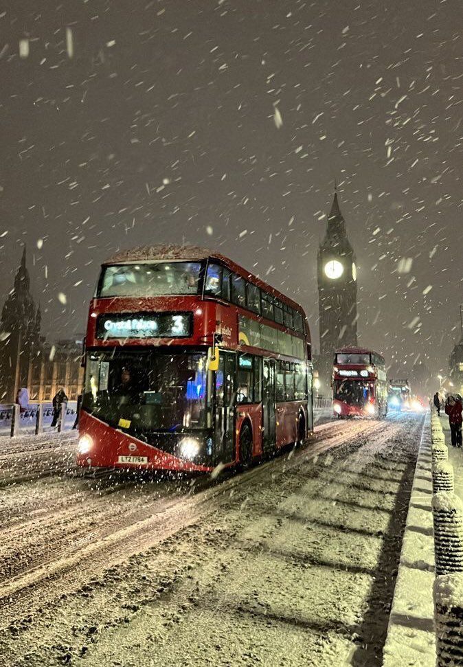 naturehealyou's tweet photo. winter in london https://t.co/xkX3Qj2cC7
