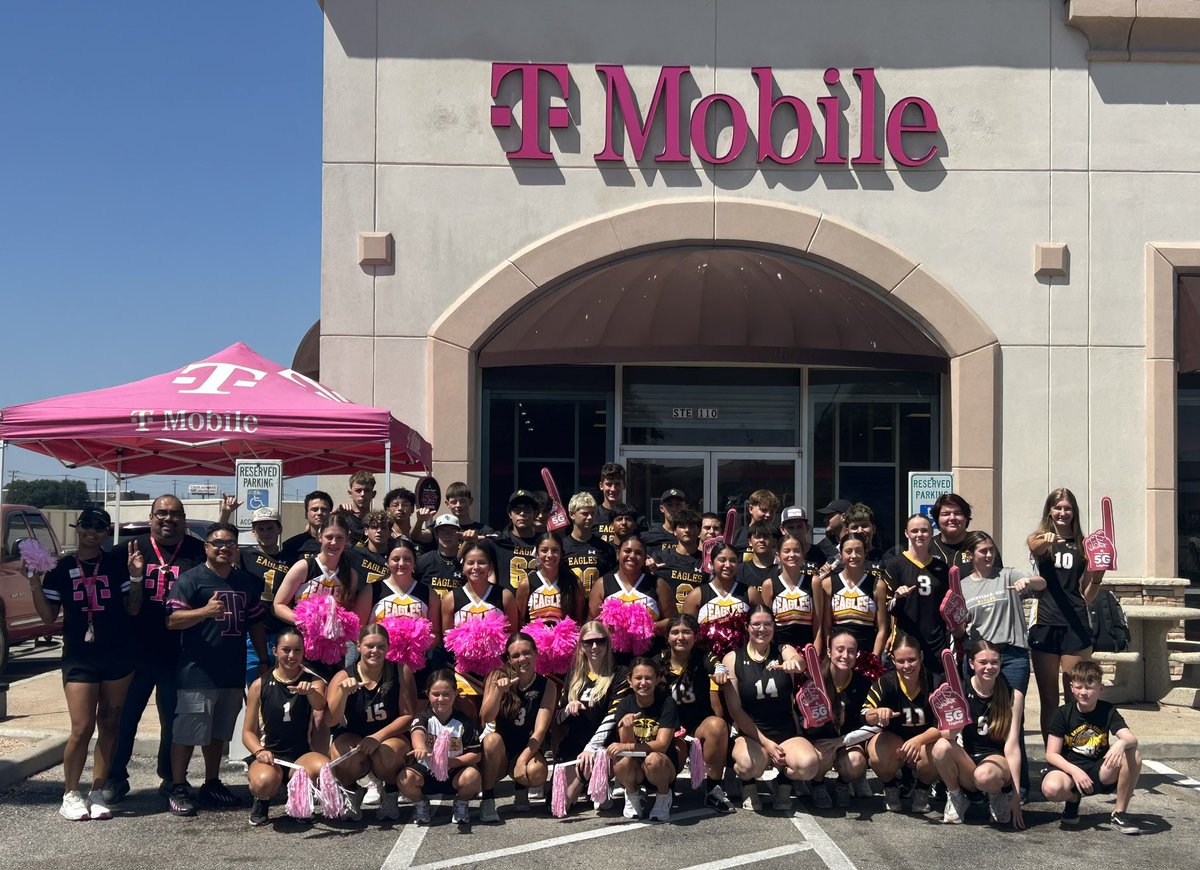 Coach_MChapa3's tweet photo. Thank you @TMobile @JSomera for letting @BEISDAthletics Tailgate with yall!!  #FN5GL #Entry https://t.co/uWNKMBx4De