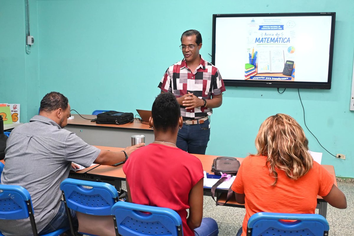 distrito1003rd's tweet photo. El Distrito Educativo 10-03, entidad a cargo de Leonidas Rafael Uribe Emiliano, realizó la Comunidad de Aprendizajes con técnicos y docentes líderes de los centros educativos qué serán facilitadores de la Jornada de Formación Docente-Verano 2026.
#MinisteriodeEducación https://t.co/hMYaSnLhtG