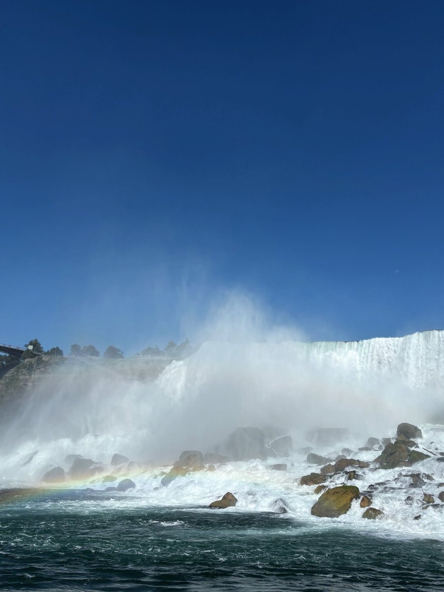 Moon_Kiss___'s tweet photo. Finding a rainbow at Niagara Falls. https://t.co/mdY1p80bvP
