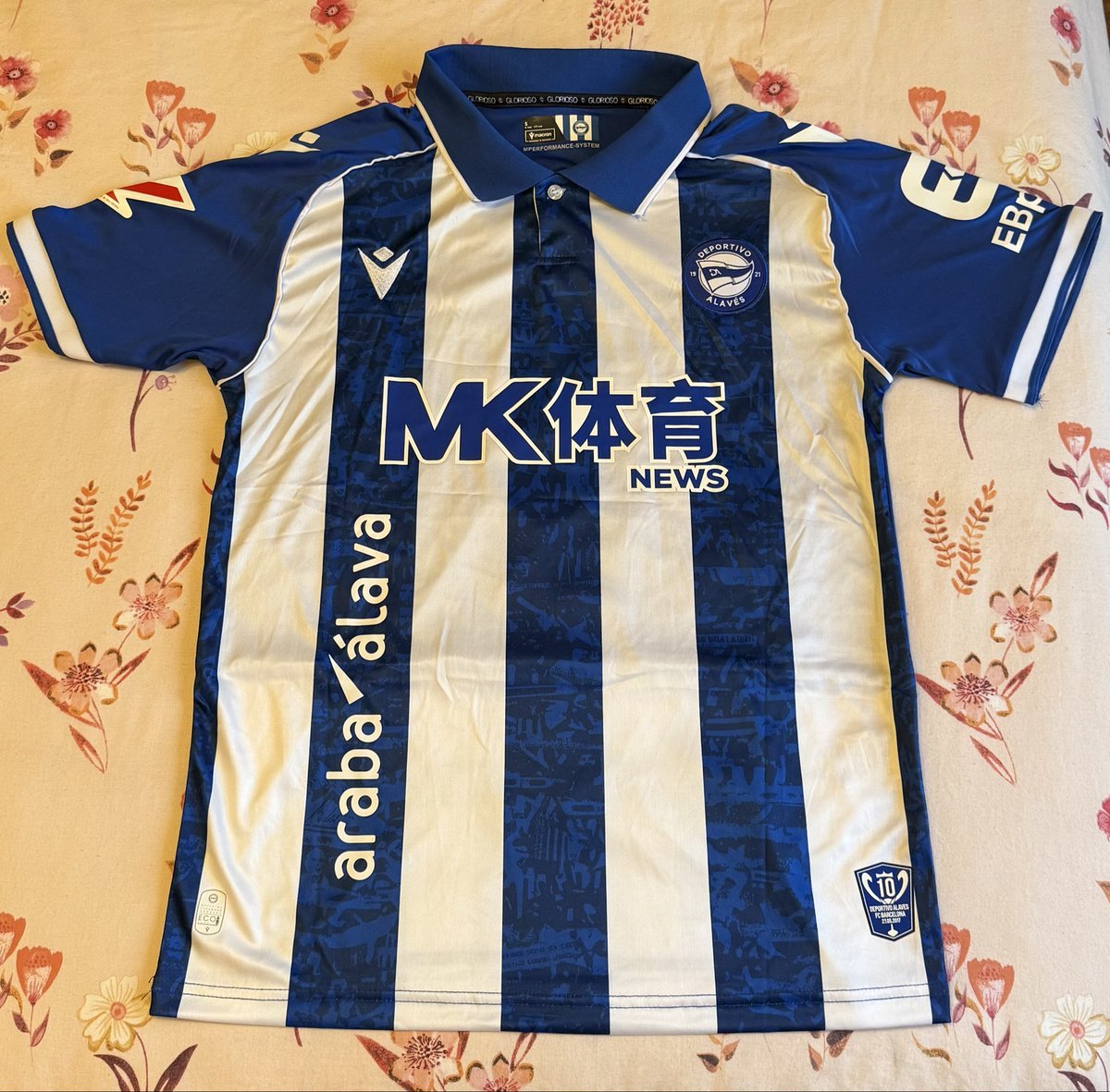Arrausii's tweet photo. Glorioso échale hueeeeeeevos, eeeeechaleeeeeee huevossssss GLORIOSO eeeeechaleeeee hueeeeeevos #animopues 15 euritos #alaves https://t.co/dZ8KzxNjhp