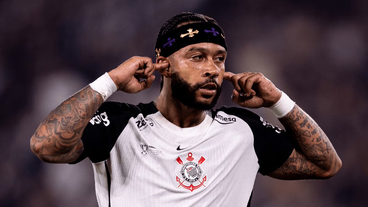 SantosOpressivo's tweet photo. Memphis Depay praticamente não jogou pelo Corinthians na temporada, anotou apenas UM GOL esse ano, recebe milhões por mês e abandonou o time quando eles mais precisavam

Mas isso não vira polêmica na mídia por um fator: o nome dele não é Neymar. https://t.co/3uUI7PbIjJ