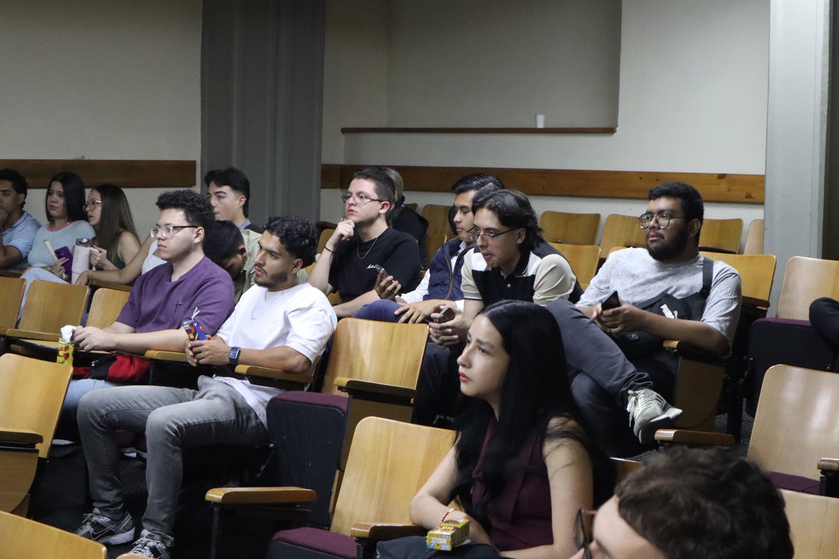 ENSColombia's tweet photo. Así vivimos el espacio de socialización sobre la experiencia y el trabajo de la ENS con estudiantes de Derecho de UNAULA. 🎓📚 https://t.co/XT3hqiCSaA