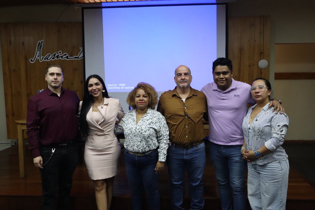 ENSColombia's tweet photo. Así vivimos el espacio de socialización sobre la experiencia y el trabajo de la ENS con estudiantes de Derecho de UNAULA. 🎓📚 https://t.co/XT3hqiCSaA