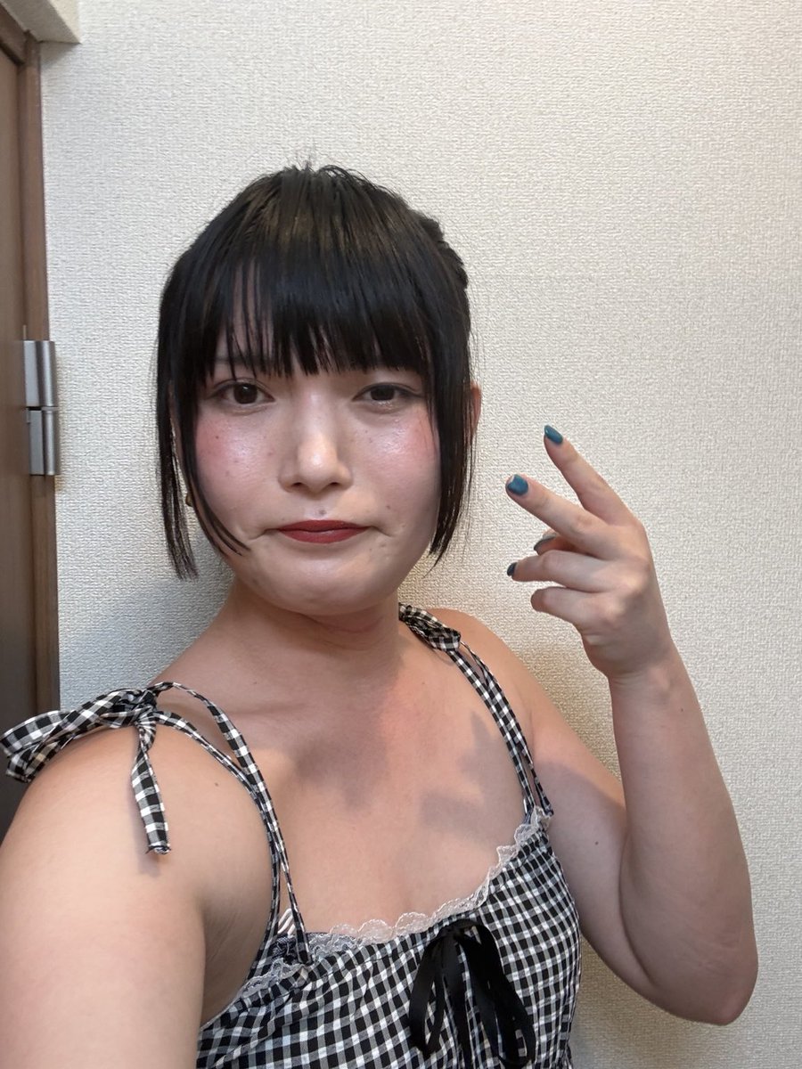 yuchanneljp's tweet photo. 【お詫び】
本日、仕事中に先輩ニューハーフを怒らせるという、とんでもない事件を起こしてしまいました🥺

普通に怒られました😭
本当に申し訳ございませんでした。
今後は同じ事件を起こさないよう、再発防止に努めます🥺💕

※写真は反省している私です✌️ https://t.co/LrcyyJOzaM