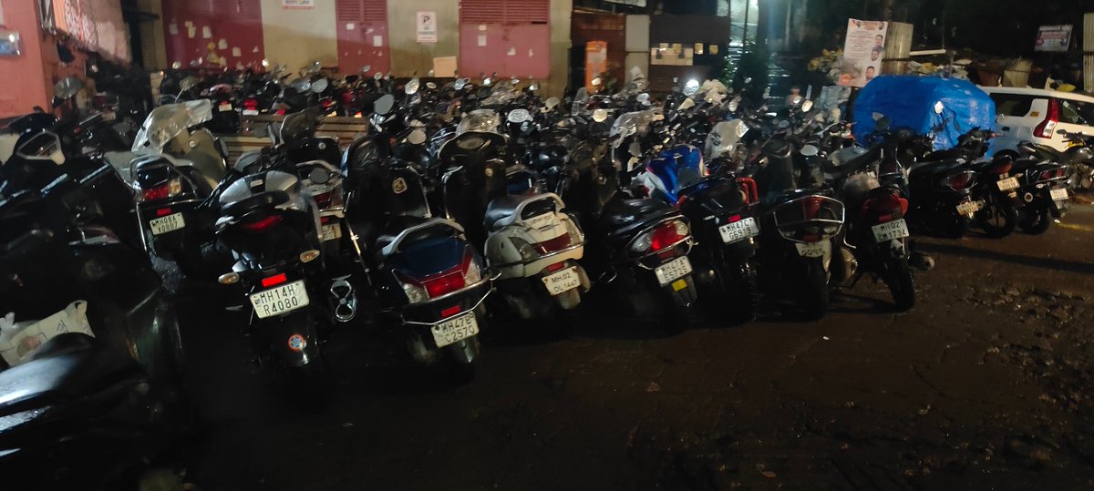 RizviCedar's tweet photo. @MumbaiPolice  @MTPHereToHelp  Wht crime hv r residents committed? Dnt v deserve basic road access? r access road is blocked by illegal parking. We’ve raised this issue multiple times, but there’s still no resolution. @mybmcWardPN @rizvioakmalad hanuman tekdi, raheja complex road https://t.co/6ZkgyKGMHL