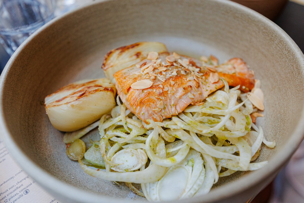 MelleBonPlan's tweet photo. Une adresse avec terrasse, ouverte tout l'été à Paris ?! 
🍽️ La Riotte
📍10 rue de Castellane 75008 Paris
💲entrées entre 11€ et 22€ / plats entre 22€ et 39€ / desserts entre 3€ et 11€
📷@NicolasDiolez https://t.co/zKKYNp7sUV