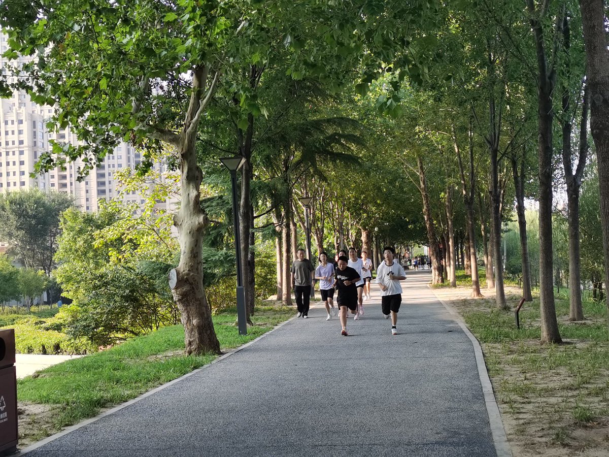 ZiniaMehar4's tweet photo. Today’s morning run: 5km along the riverside park, fresh air and soft sunshine, perfect start to the weekend! https://t.co/IlheggLHWP