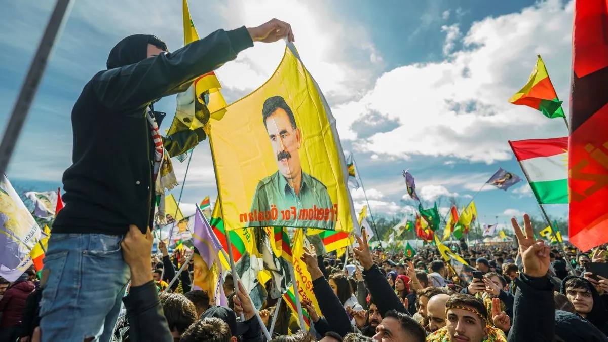 Nationalia's tweet photo. The Kurdish peace process enters a new phase

Turkey’s parliament has approved the Framework Law for the PKK’s disarmament. But peace goes beyond laying down arms: what about the political, linguistic and cultural rights of the Kurdish people?

📲https://t.co/U4oIKOxmze https://t.co/U3sso3sMta