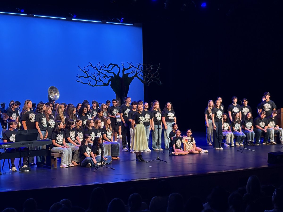 FWoodG's tweet photo. FISD shines during our 2026 Convocation! Awesome focus on our history of faith, family &amp; education! The FW14 brand will lead us into an outstanding year for our staff &amp; students! Way to go Pierce kids! #BeKindAndShine https://t.co/XrWnEfUANu