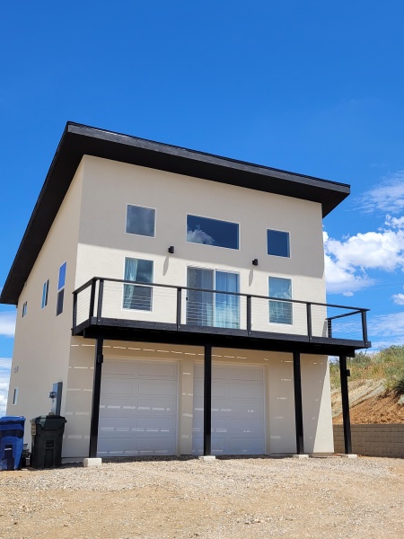 SIPAtweets's tweet photo. SIPs are an attractive #BuildingEnvelope choice for homeowners who prioritize efficiency, sustainability and long-term value in their project. This two-story build has a 20x30-foot floorplan.
#SIPsBuildBetter #OffsiteConstruction #TinyHome #PanelizedHome
https://t.co/DeVljzqcqz https://t.co/TsVGFm9gVk