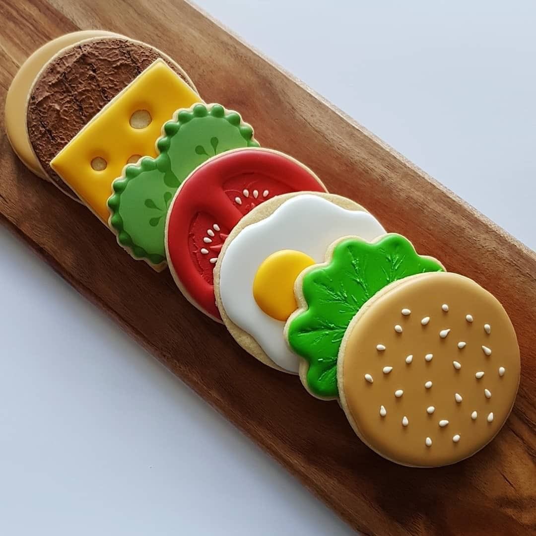 boftwtbakery's tweet photo. ╰┈➤ a sweet treat has arrived!
from: @hanbonprotect 
to: @bunchofburgers 

“hi Mal i’m Max #Burger„ https://t.co/hWU3kkWhyF