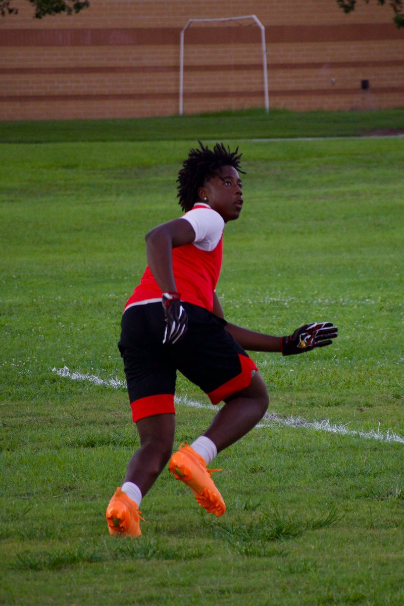 GunterCameron_'s tweet photo. I GET TO PUT ALL THIS SUMMER WORK INTO ACTION IN 3 Days‼️‼️
@DunnellonFTBL @352HsSports @TMobile #Entry #FN5GL https://t.co/tZSGQm67UV