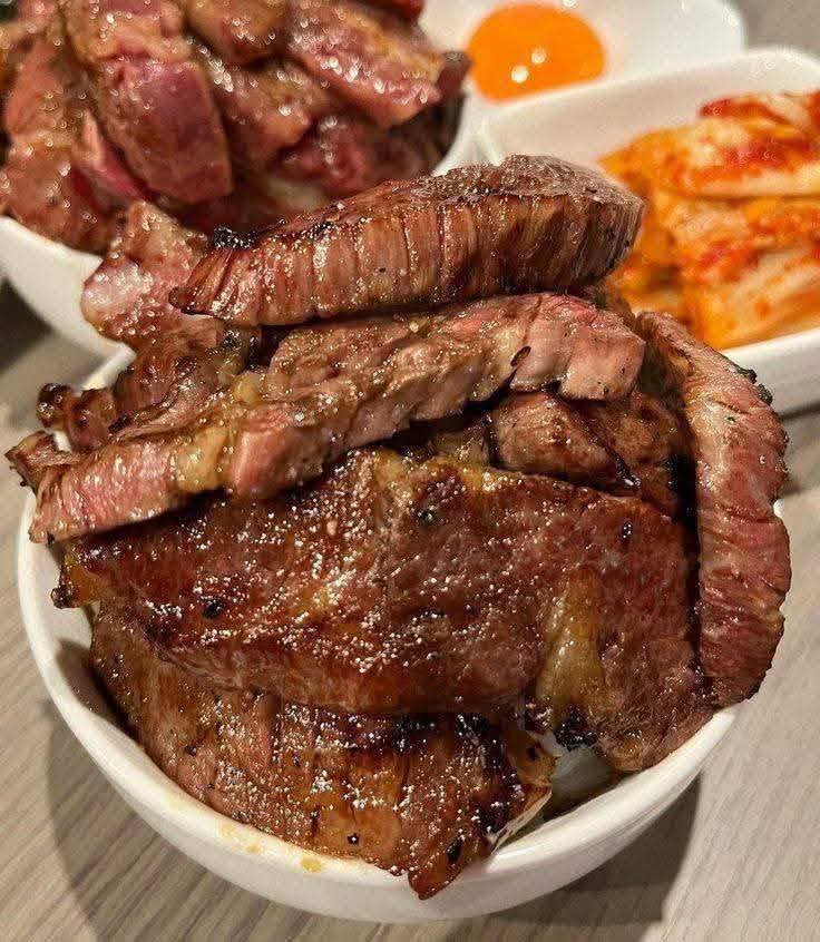 KDTopTen's tweet photo. What are you consuming this with? https://t.co/1g1oD7Pf3q