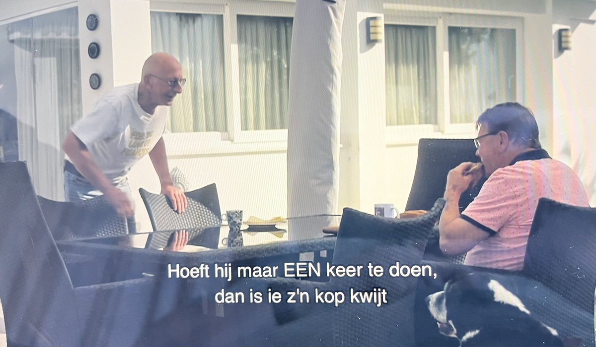 sjonniekonnerie's tweet photo. Volgens Caroline is Kees geen hondenmens.
Volgens mij heeft ze gelijk ;-)

#benbvolliefde https://t.co/KeMoK0hVHk