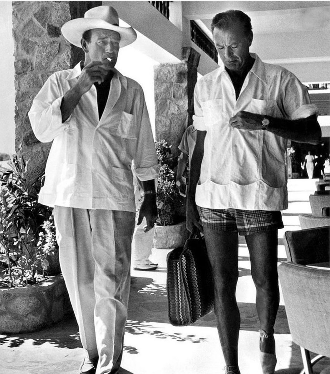 Cuauhtemoc_1521's tweet photo. Cuando Acapulco fue el centro vacacional más importante de México! Lo visitaban no solamente los artistas, actores, cantantes y otros miembros de la farándula nacional e internacional! En esta fotografía de 1953 aparece John Wayne y Gary Cooper relajándose en alguno de los complejos hoteleros de dicho puerto. Qué otros famosos fueron asiduos visitantes o incluso residentes de Acapulco en la década de los 50, 60, y 70?