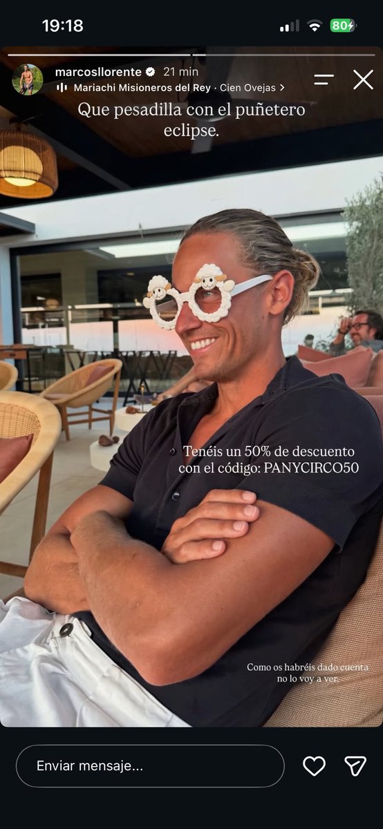 FonsiLoaiza's tweet photo. El futbolista negacionista Marcos Llorente promueve la pseudociencia. Hoy ha bromeado sobre las gafas homologadas y trivializa un riesgo real  para la salud visual con el eclipse solar. Majara de época seguido por más de 2 millones y medio de personas. https://t.co/xAhj1Js1rl