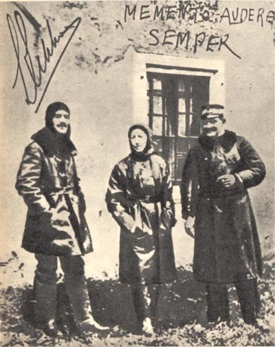 SimoneBALLO2's tweet photo. @Emma84282431546 @militaryhistori @militaryhistori from left to right : Luigi Rizzo (he would be nicknamed "the sinker" 5 months later), Poet Gabriele D'annunzio and Costanzo Ciano https://t.co/4J5e3gPC3t