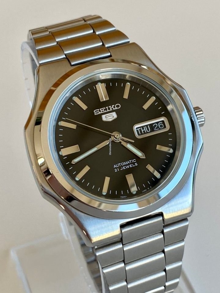 QuietLuxuryHQ's tweet photo. Is Seiko 5 proof that you don’t need a Rolex to have timeless taste? https://t.co/V2JmlujVpP