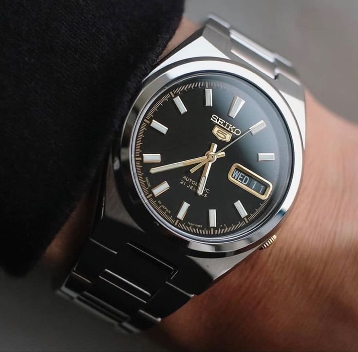 QuietLuxuryHQ's tweet photo. Is Seiko 5 proof that you don’t need a Rolex to have timeless taste? https://t.co/V2JmlujVpP