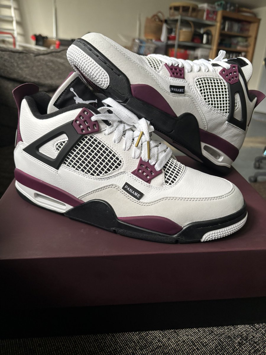 kuhcona's tweet photo. Been wanting these for a while 🔥 

Jordan 4 (Paris Saint-Germain) 
 
#Jordan #Nike #Psg #Fyp #mailcall📦 https://t.co/fH1bEJSNE4